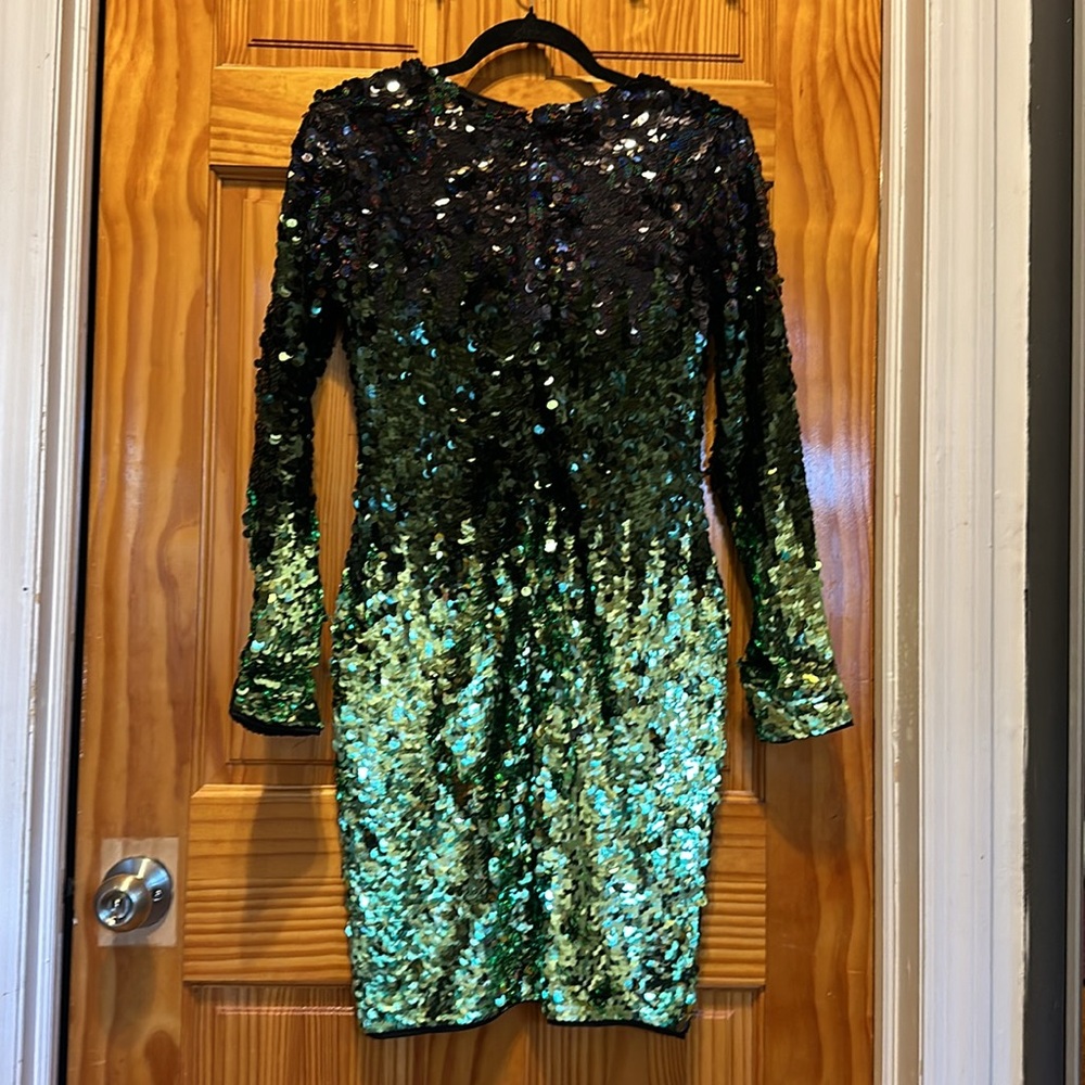 Green and Black sequin moire long sleeve dress - Picture 3 of 4